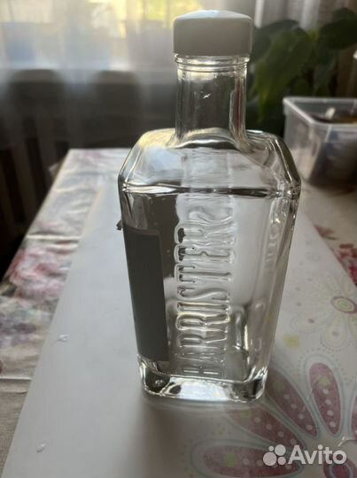 Пустые бутылки из под алкоголя