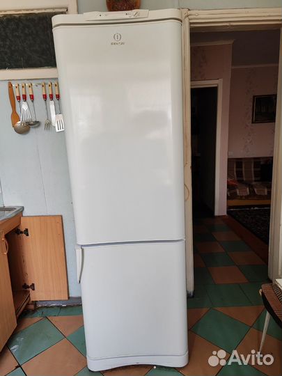 Холодильник бу indesit