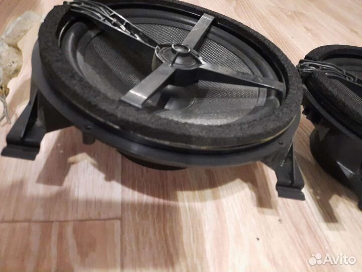 Колонки в авто Volvo