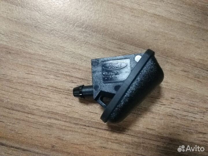 Форсунка омывателя на Ford Focus II и C-Max