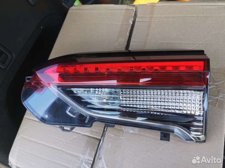 Фонарь задний правый rav4 50