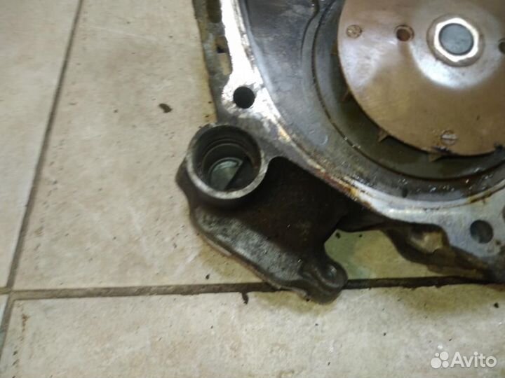 Насос водяной помпа Toyota Land Cruiser J100 UZJ10