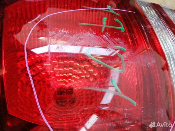 Стоп-сигнал задний правый Toyota Alphard ANH10