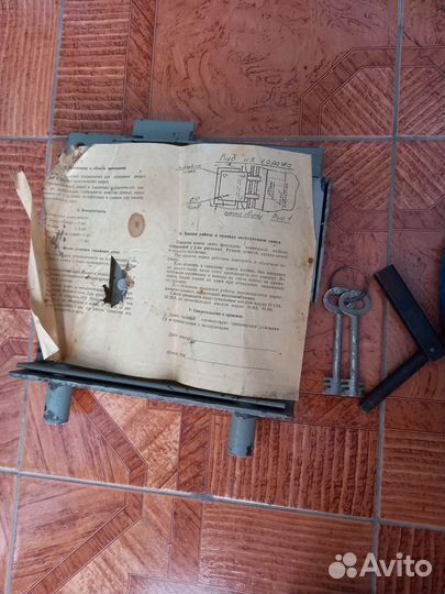 Замок гаражный накладной