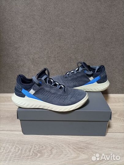 На доставке.Кроссовки Ecco 37-38