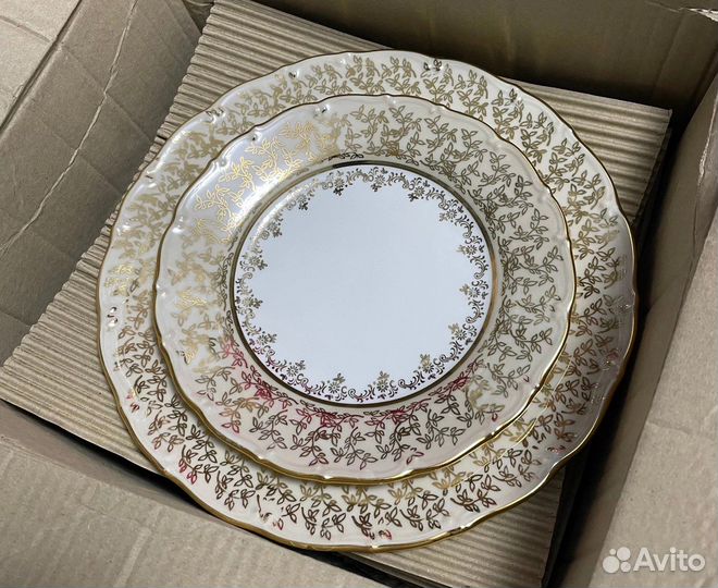 Тарелки золотой лист
