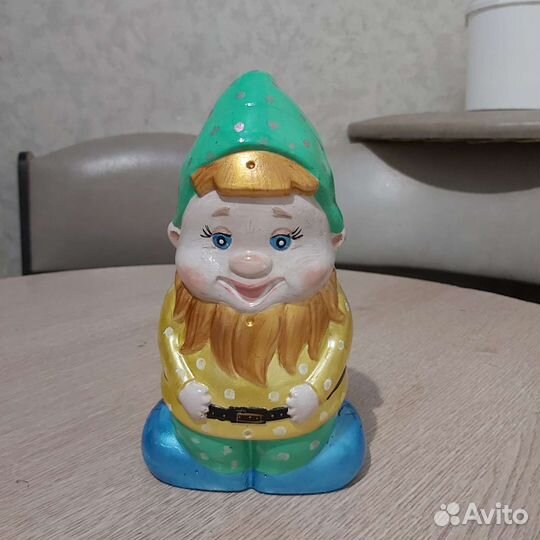 Гипсовая фигура в сад