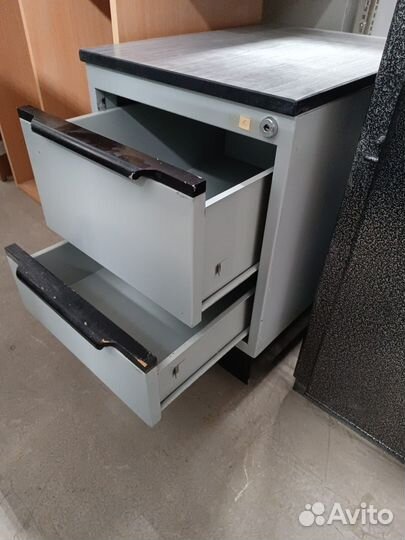 Тумба подкатная металлическая Б.У