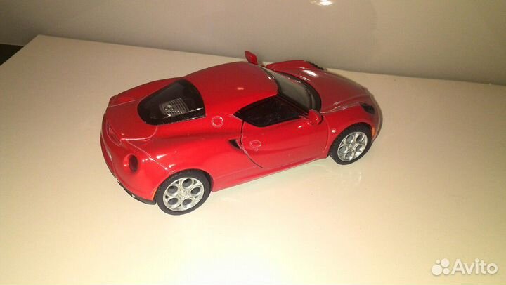 Модель а/м Alfa Romeo 4C в масштабе 1:32