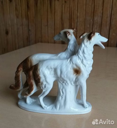 Фарфоровая статуэтка