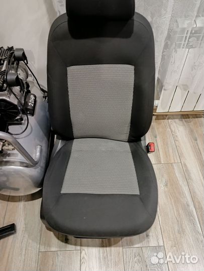 Комплект передних сидений Фольксваген Поло Седан