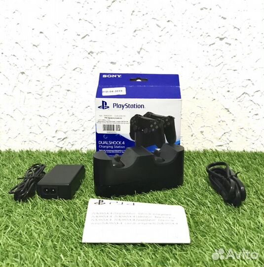 Зарядная станция для двух джойстиков PS4