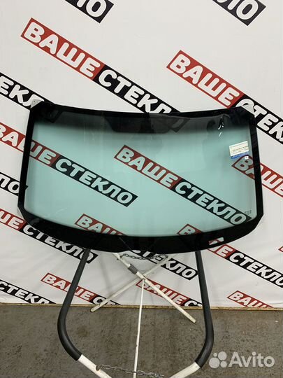 Лобовое стекло Mercedes В208