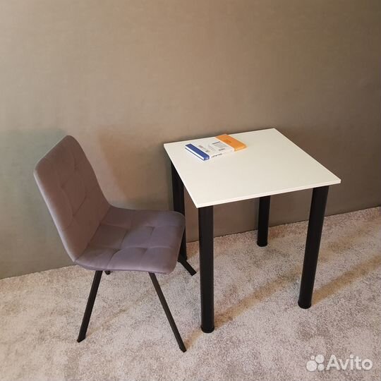 Письменный стол Белый 60*60 см. Черные ножки