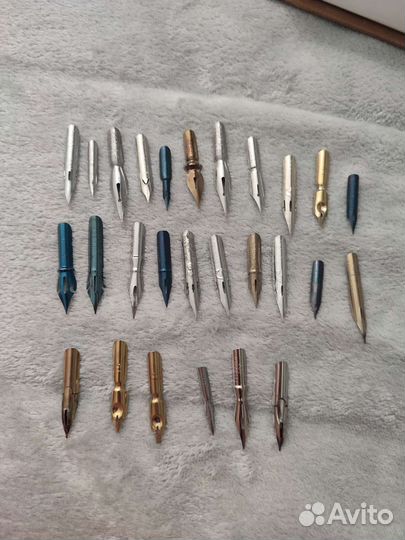 Набор для каллиграфии: перья, тушь, бумага и т.п