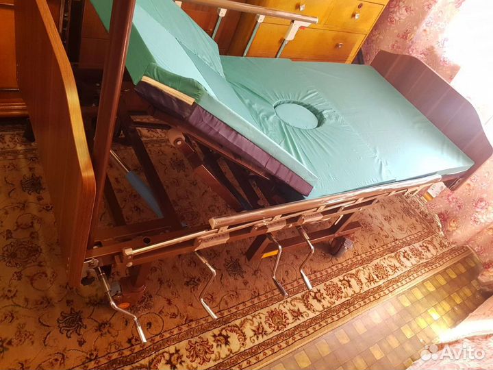 Кровать для лежачих больных с туалетом