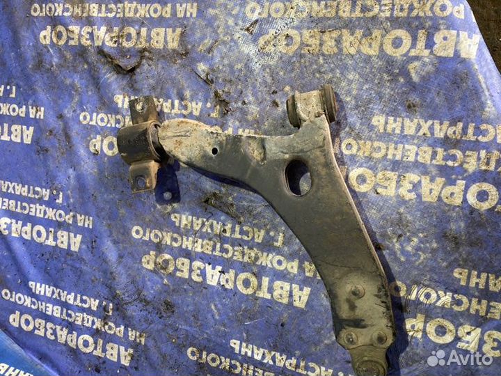 Передний левый рычаг Ford Focus 1 седан 2002