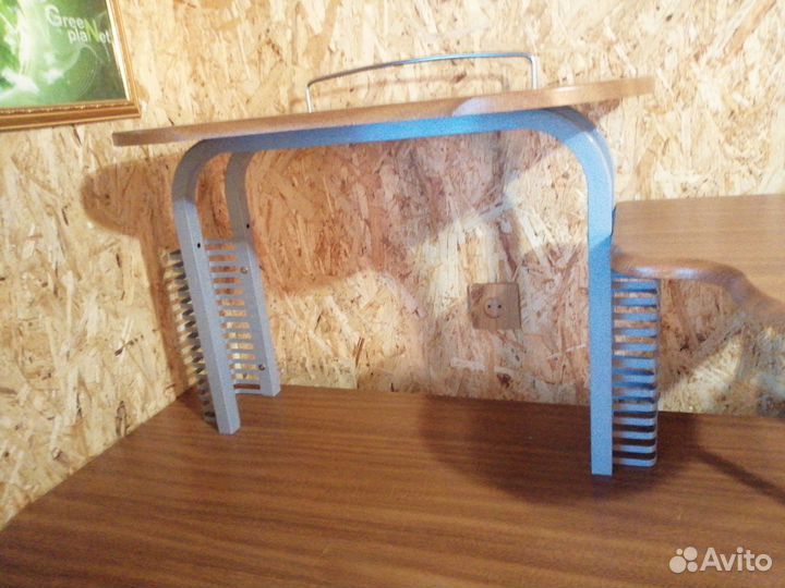 Компьютерный стол на металлокаркасе