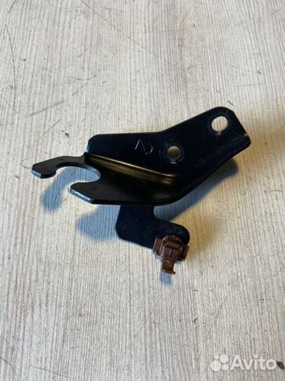 Кронштейн Toyota Corolla 180 1ZR-FE 2013