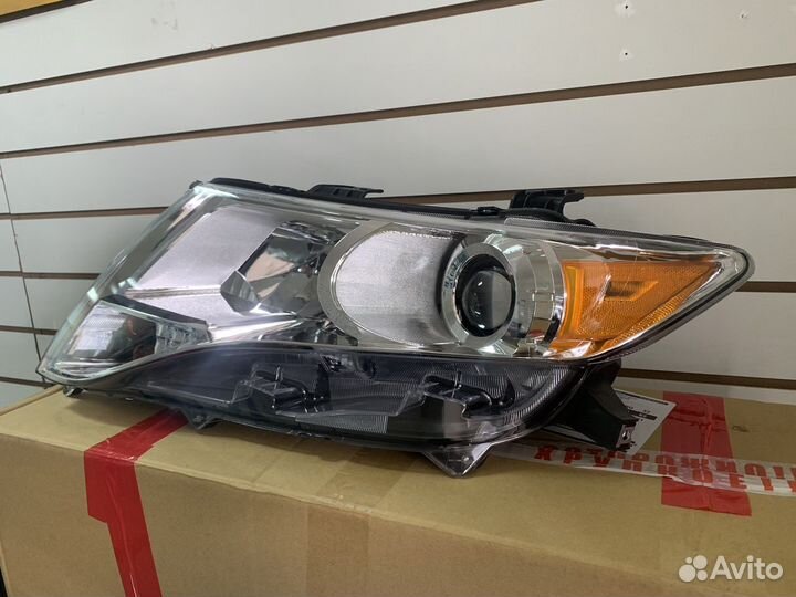 Фара левая Toyota Venza 2009-2017 галоген