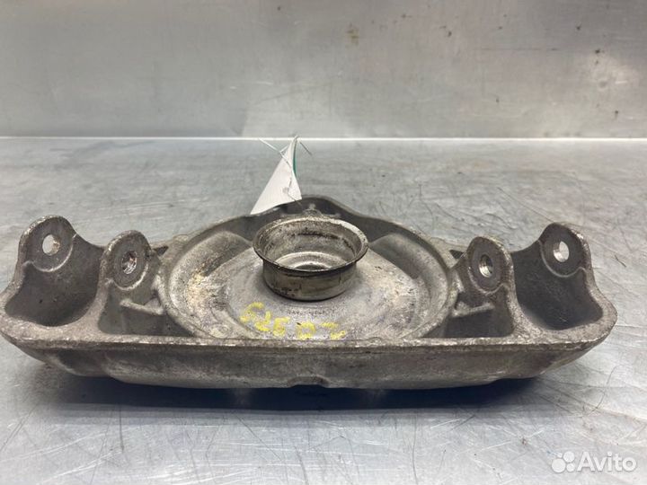 Кронштейн амортизатора Audi A4 B6 2000-2004