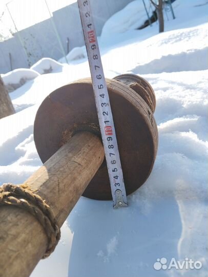 Деталь к старинному ткацкому деревянному станку