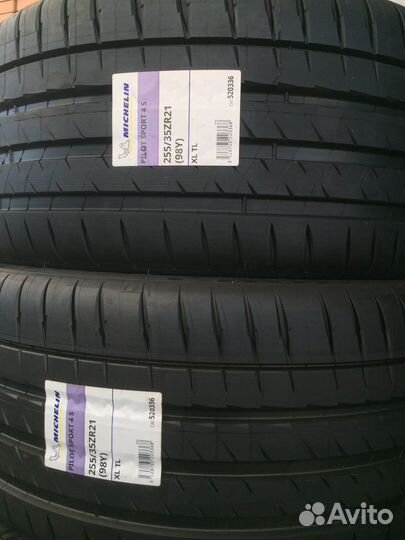 Michelin Pilot Sport 4 S 255/35 R21 98Y