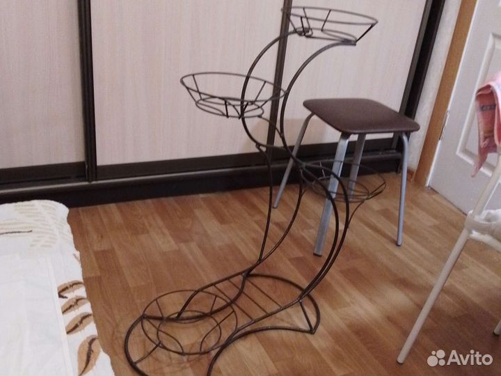 Подставка Чудесная напольная для 4-х растений