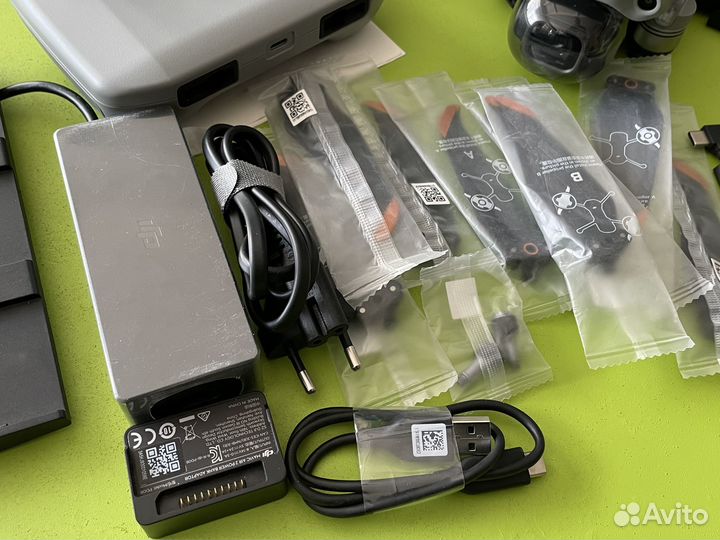 DJI Air2s fly more combo +