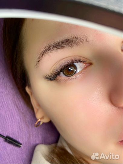 Наращивание ресниц, оформление бровей