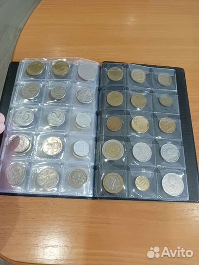 Альбом с иностранными монетами 120 шт