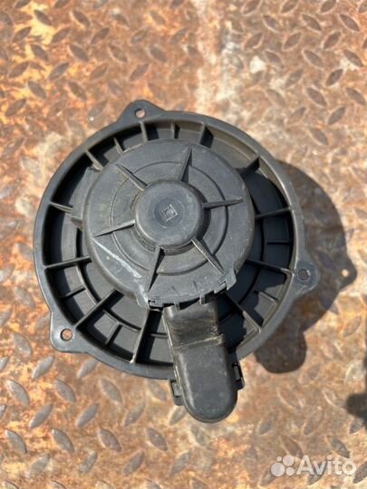 Мотор печки Mazda Bt50 UN8F1 wlaa 2007