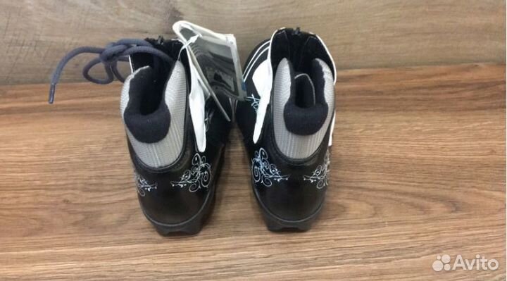 Ботинки для беговых лыж Atomic 38 крепление SNS