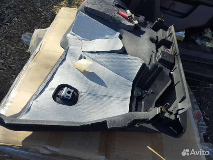 Volvo v50 обшивки багажника левая+правая