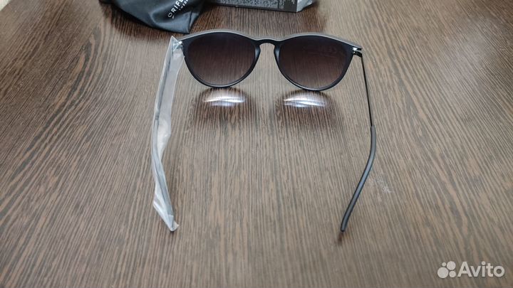 Солнцезащитные очки в классическом стиле