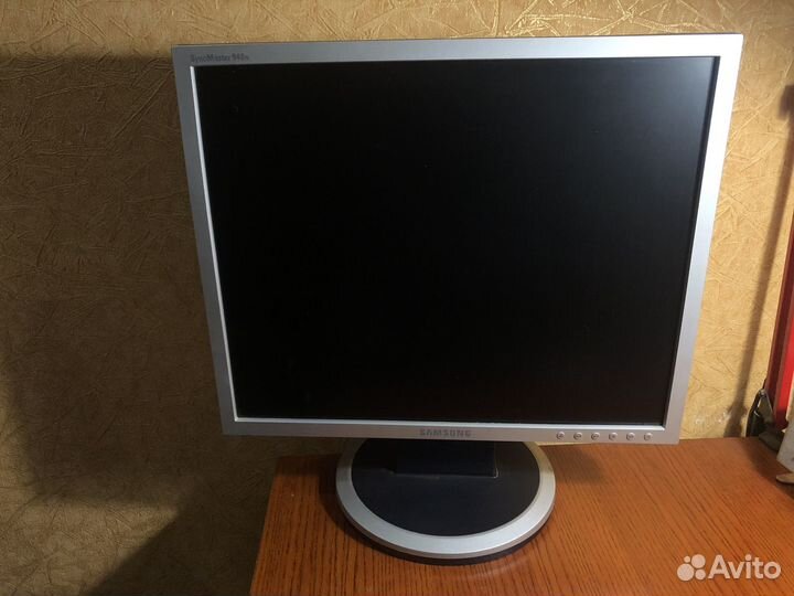 Монитор Samsung SyncMaster 940n