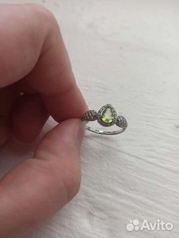 Серебряное кольцо 19р с хризолитом