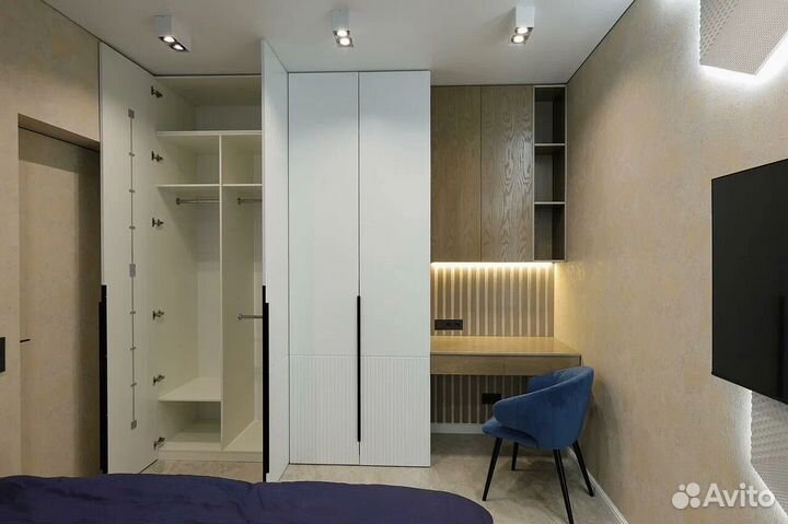 Шкаф распашной с полками