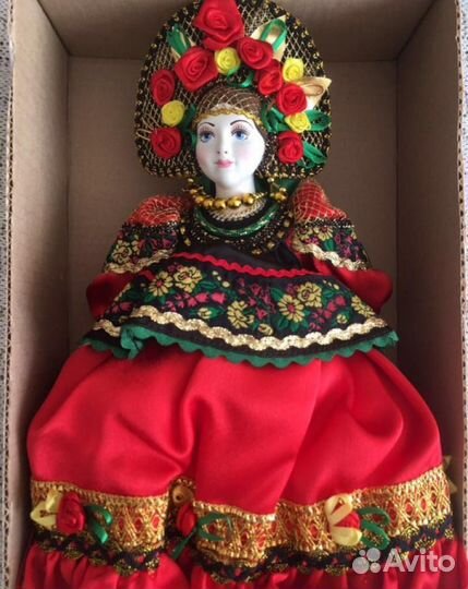 Кукла-грелка фарфоровая