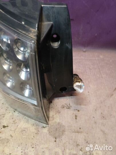 Фонарь задний левый Mitsubishi Outlander Xl