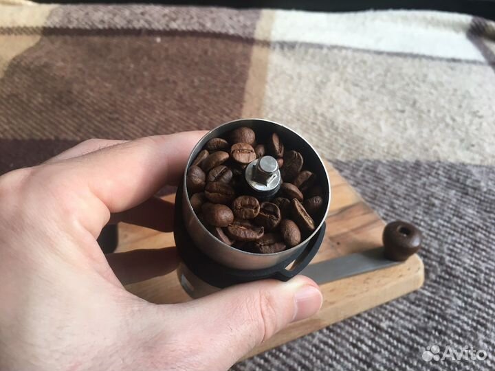 Кофемолка ручная жерновая