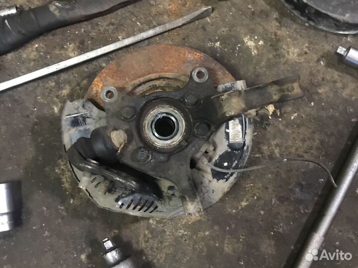 Передний поворотный кулак тойота королла 150