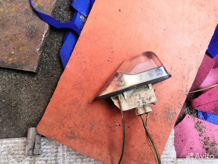 Маячок на крыло crown majesta 150