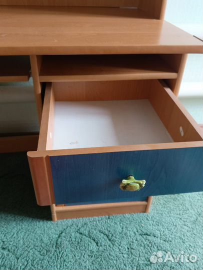 Продам стол, шкаф пенал, шифанер