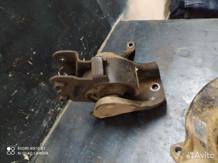 Подушки двигателя 