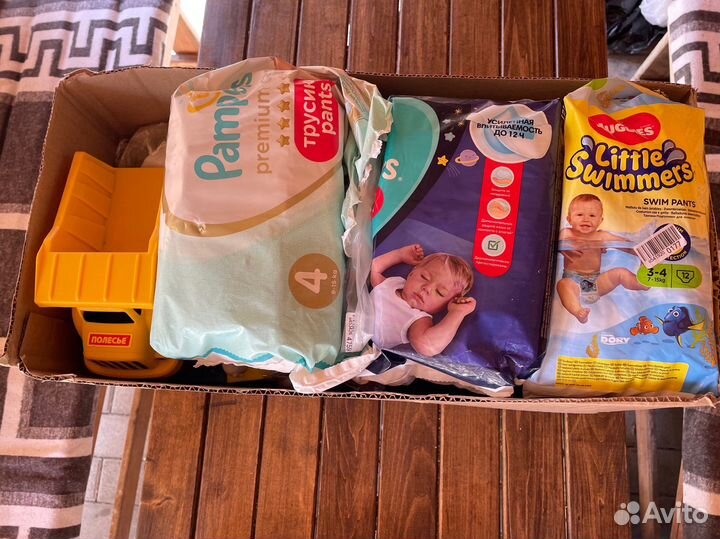 Большая коробка детских игрушек