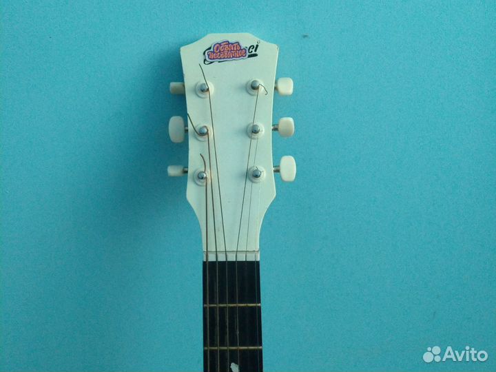 Акустическая гитара