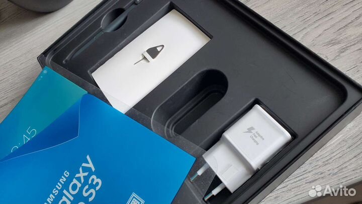 Планшет Samsung Tab S3