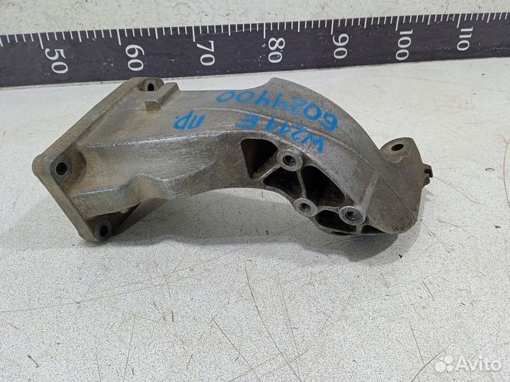 Кронштейн двигателя