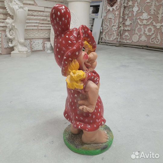 Фигурка для сада Гном клубничка